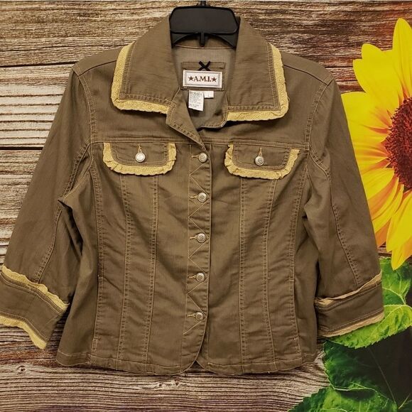 A.M.I. lt brown/tan lace trim jacket lg Pre-owned - Picture 1 of 3